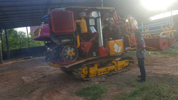 ขายรถเกี่ยวข้าว เกษตรพัฒนา เจ้าน้อยจอมพลังปี50ช่วงล่าง10เพลาใหญ่ ปั๊ม22อุ้ม2ตัน ตู้ใหม่ช่วงล่างทำใหม่ พร้อมทำงาน