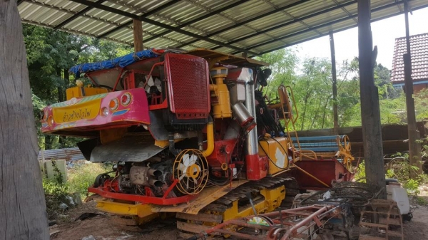 ขายรถเกี่ยวข้าว เกษตรพัฒนา เจ้าน้อยจอมพลังปี50ช่วงล่าง10เพลาใหญ่ ปั๊ม22อุ้ม2ตัน ตู้ใหม่ช่วงล่างทำใหม่ พร้อมทำงาน