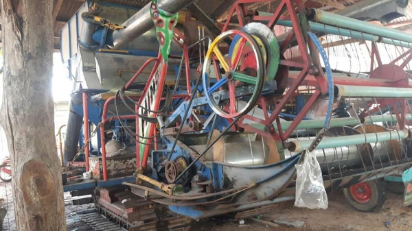 ขายรถเกี่ยวข้าว ไทยเจริญ ช่วงล่าง10ปั๊ม22 เครื่องอีซูซุ6BG1 อุ้ม2.5ตันสภาพกำลังทำงาน