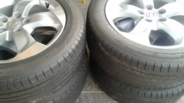 ล้อแม็ก HONDA HRV ขอบ 17 พร้อมยาง Dunlop 215 55 17 ปลายปี 14 ล้อแม็ก HONDA HRV ขอบ 17 พร้อมยาง Dunlop 215 55 17 ปลายปี 14