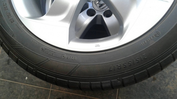 ล้อแม็ก HONDA HRV ขอบ 17 พร้อมยาง Dunlop 215 55 17 ปลายปี 14 ล้อแม็ก HONDA HRV ขอบ 17 พร้อมยาง Dunlop 215 55 17 ปลายปี 14