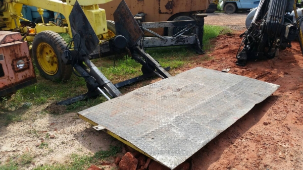 ประกาศครับ ฝาปิดท้ายรถบรรทุก 6 ล้อ  กว้าง 2.5 เมตร มาอีกตัวครับ กระบอกไฮโดรลิคคู่