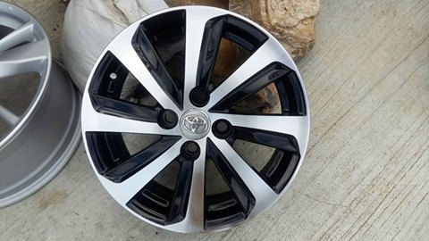 ขายล้อแม็ก vios/yaris 15" สีดำหน้าเงา  สนใจติดต่อ ร้าน ก.เจริญการยาง ครับ 081-3747940