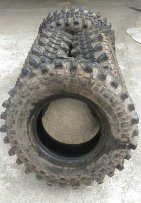 ขายยาง ตะขาบ 35x10.5 R 16 สวยๆ