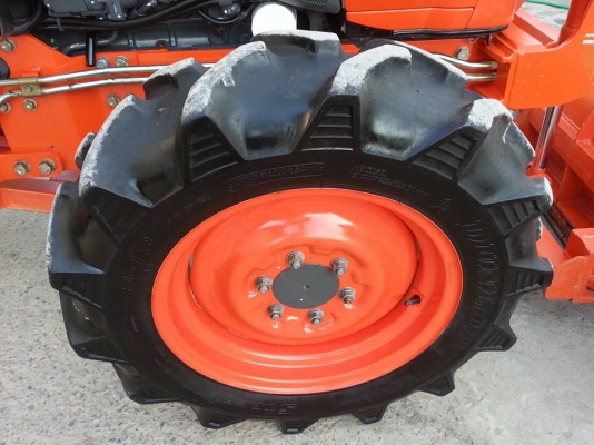 คูโบต้า L4708DT 4 WD ใบมีดดันหน้า ผานหลังใหม่  สีเดิมๆโรงงาน สภาพดีมากครับ