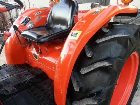 คูโบต้า L4708DT 4 WD ใบมีดดันหน้า ผานหลังใหม่  สีเดิมๆโรงงาน สภาพดีมากครับ