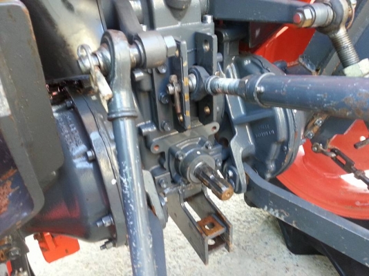 คูโบต้า L4708DT 4 WD ใบมีดดันหน้า ผานหลังใหม่  สีเดิมๆโรงงาน สภาพดีมากครับ