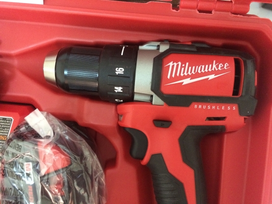 ใหม่ สว่าน 18V พร้อมที่ชารต์แบต2แอมป์ 2ก้อน ใหม่ สว่าน 18V พร้อมที่ชารต์แบต2แอมป์ 2ก้อน