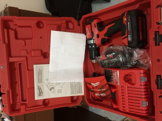 ใหม่ สว่าน 18V พร้อมที่ชารต์แบต2แอมป์ 2ก้อน ใหม่ สว่าน 18V พร้อมที่ชารต์แบต2แอมป์ 2ก้อน