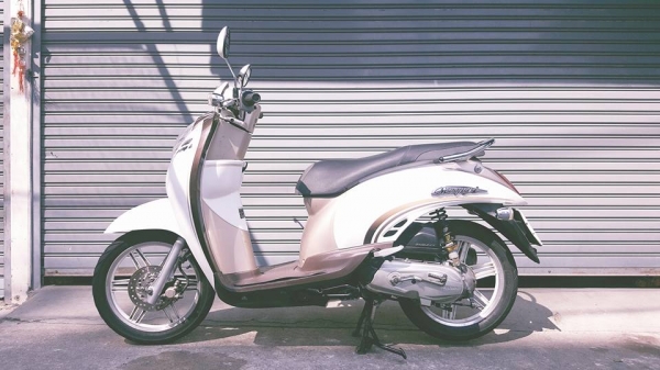 ขออนุญาติขาย HONDA SCOOPY-i ตัว TOP ล้อแม็ก รุ่นลายคลาสสิค
