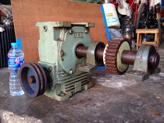 ขายหัวเกียร์ทดรอบ Tsubaki made in Japan เบอร์ 100 อัตราทด 1:60 สภาพสวยมาก หมุนนิ่ม รุ่นขายึด 2ฝั่ง พร้อมใช้งาน ติดลูกปืนตุ๊กตาไปด้วยครับ