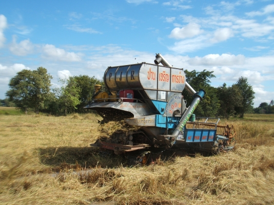 ขายรถเกี่ยวข้างปานเจริญ อุ้ม 2.5 ตัน เครื่องยนต์ JO8C ตัวเดิน 12 HT ปั้มไดกิ้นส์เบอร์ 22 สภาพดีพร้อมใช้งานกำลังเกี่ยว ขายรถเกี่ยวข้างปานเจริญ อุ้ม 2.5 ตัน เครื่องยนต์ JO8C ตัวเดิน 12 HT ปั้มไดกิ้นส์เบอร์ 22 สภาพดีพร้อมใช้งานกำลังเกี่ยว