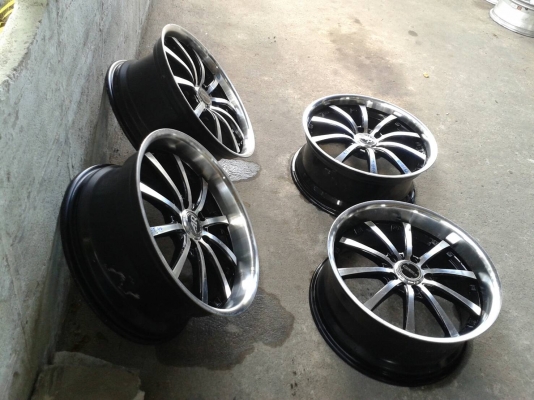 ขอบ18นิ้ว5รู114 น.ตื้ร  ล.ลึก ชุดนี้ ราคา 7900 บาท