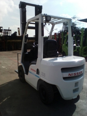 รถยกนิสสันรุ่นล่าสุด 2.5 ตัน เสาสูง 4.50 เมตร เครื่องดีเซล เกียร์ธรรมดา