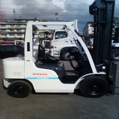 รถยกนิสสันรุ่นล่าสุด 2.5 ตัน เสาสูง 4.50 เมตร เครื่องดีเซล เกียร์ธรรมดา