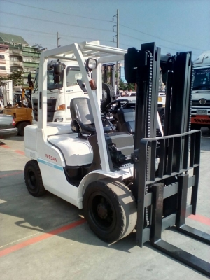 รถยกนิสสัน 3 ตัน เครื่องดีเซล เกียร์ออโต้ ใช้งานมาแค่ 6000 ช.ม.