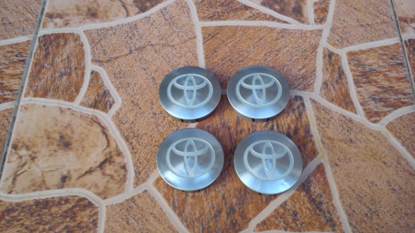 ฝาปิดดุมล้อ TOYOTA มิเนียมแท้ ฝาปิดดุมล้อ TOYOTA มิเนียมแท้