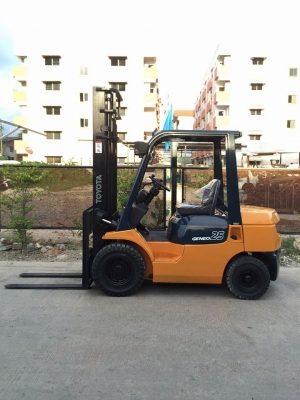 ขายรถยกโฟร์คลิฟท์ TOYOTA7FD-25 4 เมตร ( ดีเซล ) ขายรถยกโฟร์คลิฟท์ TOYOTA7FD-25 4 เมตร ( ดีเซล )