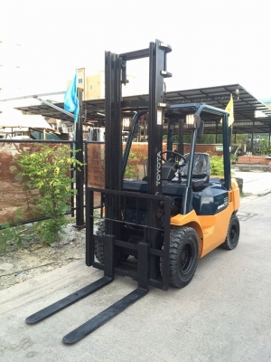 ขายรถยกโฟร์คลิฟท์ TOYOTA7FD-25   4 เมตร ( ดีเซล )