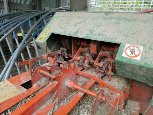 เครื่องอัดฟาง เครื่องอัดฟาง