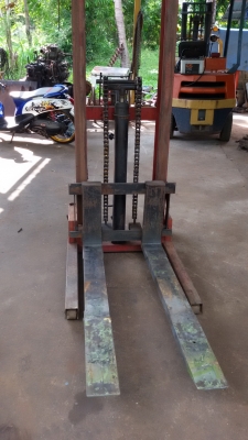 ขาย STACKER  2 ตัน