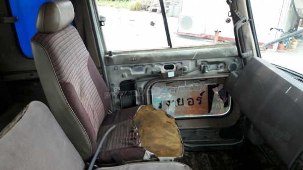 หัวรถ HINO รุ่น F18  อุปกรณ์เฟอร์นิเจอร์ทุกอย่างมีครบ