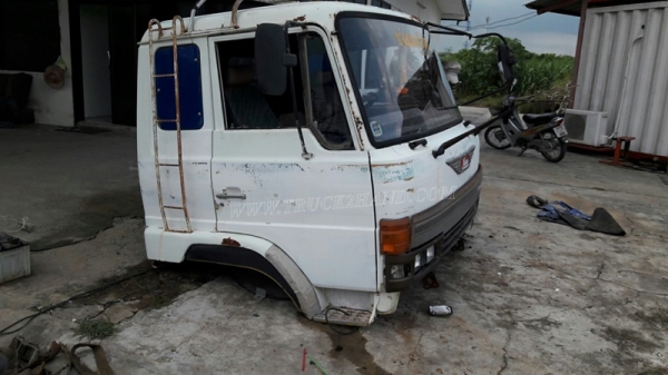 หัวรถ HINO รุ่น F18  อุปกรณ์เฟอร์นิเจอร์ทุกอย่างมีครบ