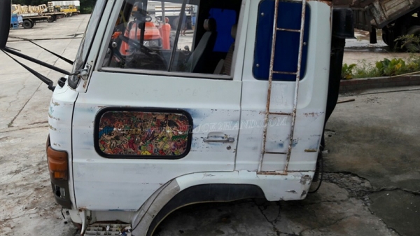 หัวรถ HINO รุ่น F18  อุปกรณ์เฟอร์นิเจอร์ทุกอย่างมีครบ