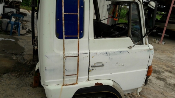 หัวรถ HINO รุ่น F18  อุปกรณ์เฟอร์นิเจอร์ทุกอย่างมีครบ