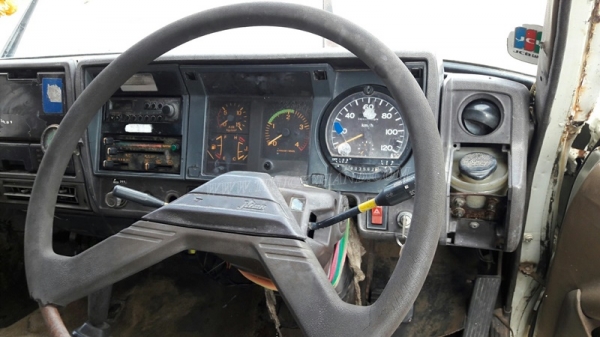 หัวรถ HINO รุ่น F18  อุปกรณ์เฟอร์นิเจอร์ทุกอย่างมีครบ