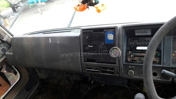 หัวรถ HINO รุ่น F18  อุปกรณ์เฟอร์นิเจอร์ทุกอย่างมีครบ