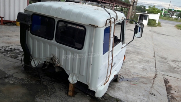 หัวรถ HINO รุ่น F18  อุปกรณ์เฟอร์นิเจอร์ทุกอย่างมีครบ