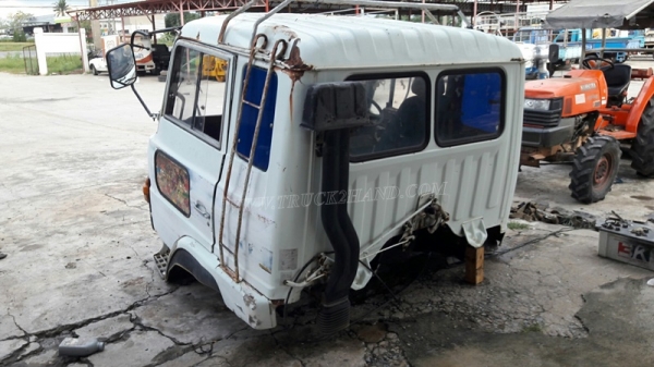 หัวรถ HINO รุ่น F18  อุปกรณ์เฟอร์นิเจอร์ทุกอย่างมีครบ