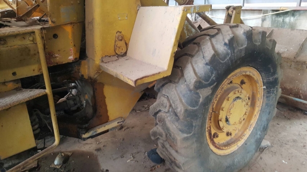 ขายตามสภาพ รถตัก CAT 910 เอวอ่อน ไม่มีเกียร์ จอดไว้นานต้องเช็คใหม่ ราคาต่อรองได้ครับ