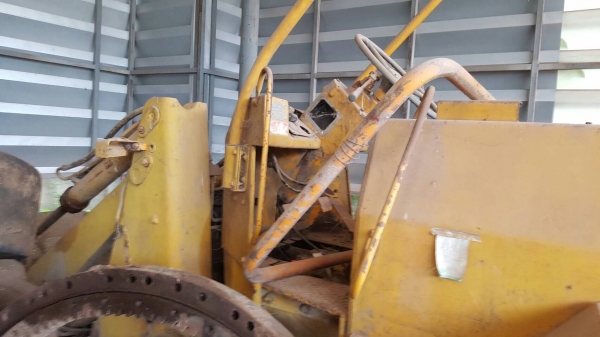 ขายตามสภาพ รถตัก CAT 910 เอวอ่อน ไม่มีเกียร์ จอดไว้นานต้องเช็คใหม่ ราคาต่อรองได้ครับ