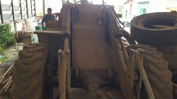 ขายตามสภาพ รถตัก CAT 910 เอวอ่อน ไม่มีเกียร์ จอดไว้นานต้องเช็คใหม่ ราคาต่อรองได้ครับ