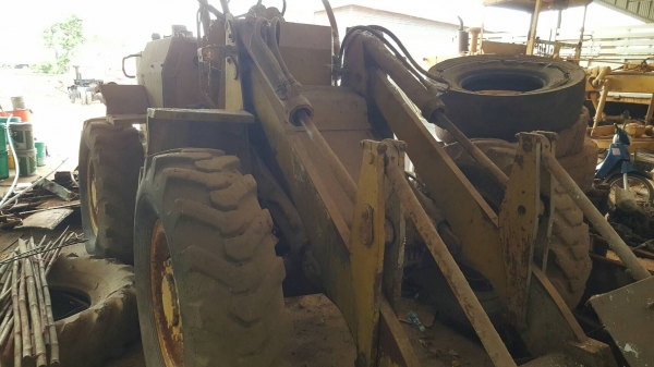 ขายตามสภาพ รถตัก CAT 910 เอวอ่อน ไม่มีเกียร์ จอดไว้นานต้องเช็คใหม่ ราคาต่อรองได้ครับ