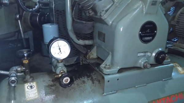 **ขายถูกๆ ปั้มลมมือสองจากญี่ปุ่น** HITACHI-BEBICON 7.5 แรง ถัง170ลิตร 2Stage  ทดสอบเรียบร้อย แน่นๆ นิ่งๆเงียบๆ ทุกระบบทำงานได้ดีมาก พร้อมใช้งาน สามารถใช้กับงานหนักๆได้สบายๆครับ