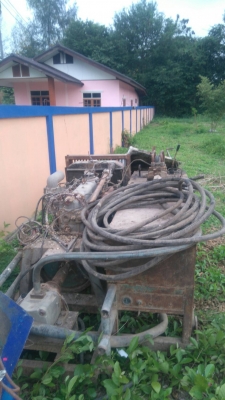 ขายด่วน เครืองอัดท่อ.ข้ามถนน.พ้รอมกะบอก เครืองeh300.   ขาย65000 พร้อมใช้งานคับผม