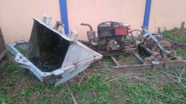 ขายด่วน  ลิฟส่งของพร้อมเครื่อง yamma 18 แรง ราคาถูกคับท่าน