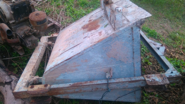 ขายด่วน  ลิฟส่งของพร้อมเครื่อง yamma 18 แรง ราคาถูกคับท่าน