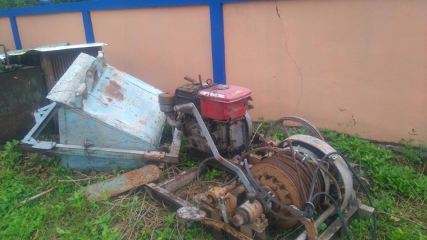 ขายด่วน  ลิฟส่งของพร้อมเครื่อง yamma 18 แรง ราคาถูกคับท่าน