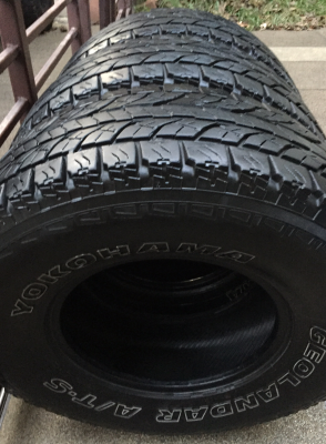 ยาง All Yokohama 31 10.5 R15 กลางปี14 ดอกเต็ม ไม่มีปะ จำนวน 3เส้น ราคาไม่แพง