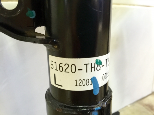 ขายโช๊คหน้า HONDA JAZZ 1.5 i-VTEC ปี 2009 แท้ศูนย์ ขายโช๊คหน้า HONDA JAZZ 1.5 i-VTEC ปี 2009 แท้ศูนย์