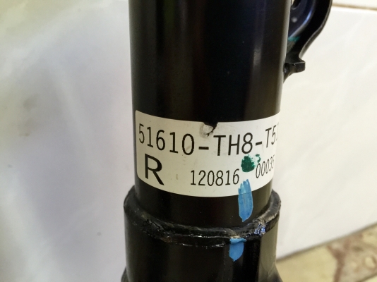 ขายโช๊คหน้า HONDA JAZZ 1.5 i-VTEC ปี 2009 แท้ศูนย์ ขายโช๊คหน้า HONDA JAZZ 1.5 i-VTEC ปี 2009 แท้ศูนย์