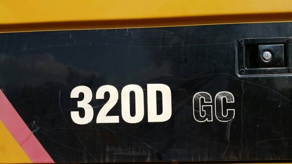 ขายด่วน CAT 320D สภาพสวยพร้อมลุยงาน เครื่องปั้มแรงดี รถสวย ไม่มีเยิ้ม เดิมๆทั้งคัน 26xxกว่าชั่วโมง โซ่ช่วงล่างสวย เอกสารใบแจ้งจำหน่าย เมโทร ภายในสวย