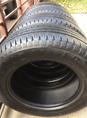 ยาง Goodyear 265 60 18 กลางปี14 ดอกเต็ม ใช้ยาว ราคาไม่แพง ยาง Goodyear 265 60 18 กลางปี14 ดอกเต็ม ใช้ยาว ราคาไม่แพง