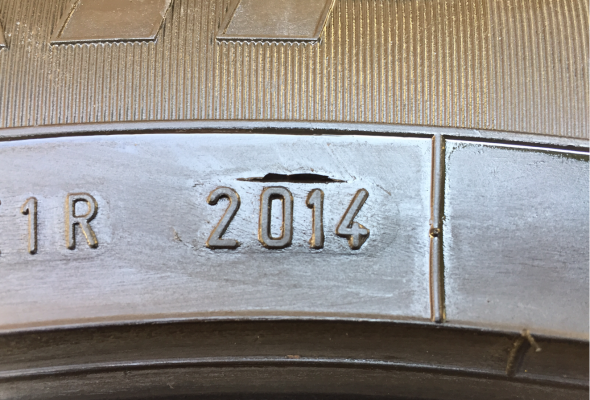 ยาง Goodyear 265 60 18 กลางปี14 ดอกเต็ม ใช้ยาว ราคาไม่แพง ยาง Goodyear 265 60 18 กลางปี14 ดอกเต็ม ใช้ยาว ราคาไม่แพง
