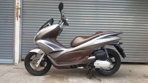 ขออนุญาตขาย HONDA PCX 125i IDLING STOP สีพิเศษสวยมาก โอนฟรี