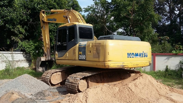 ขายด่วน KOMATSU PC200-7 รถสภาพสวยพร้อมใช้งาน เครื่องปั้มดี ระบบไฟฟ้าสมบูรณ์ โซ่ช่วงล่างสวย เอกสารใบแจ้งจำหน่าย